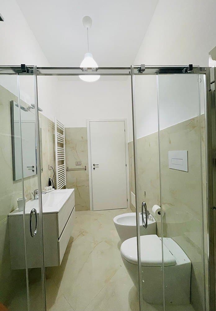 Il bagno privato con doccia