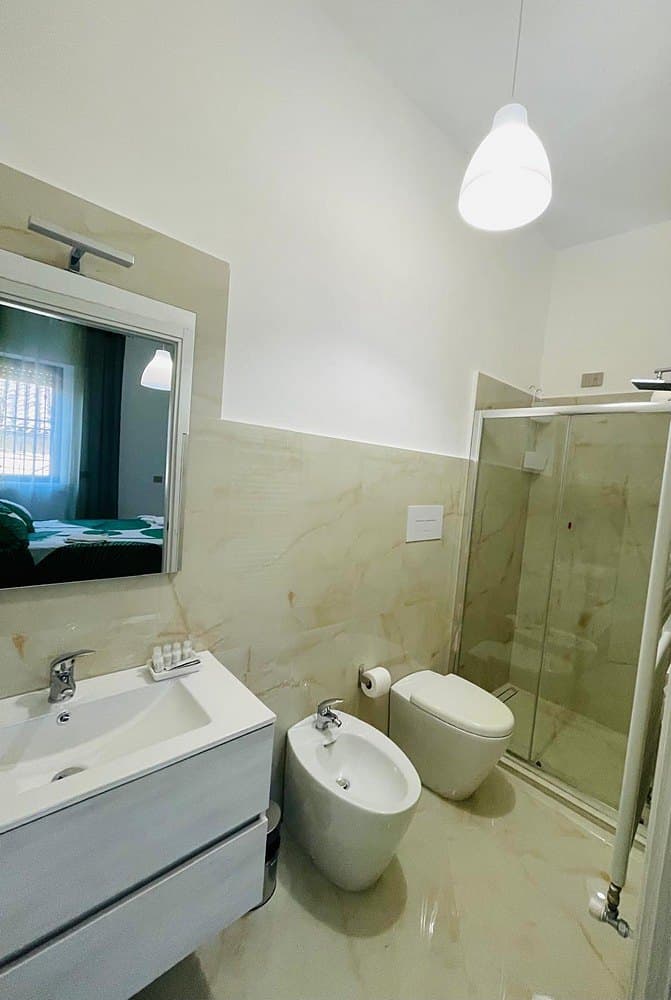 Il bagno privato con lavabo e bidet
