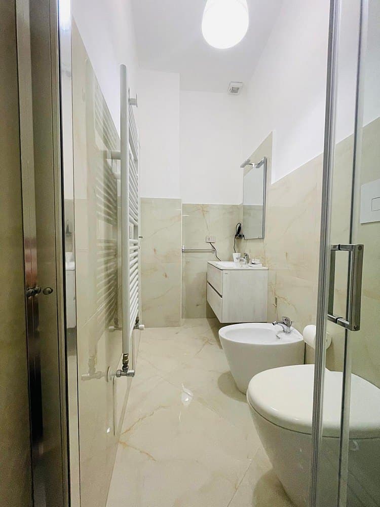 Il bagno privato della camera