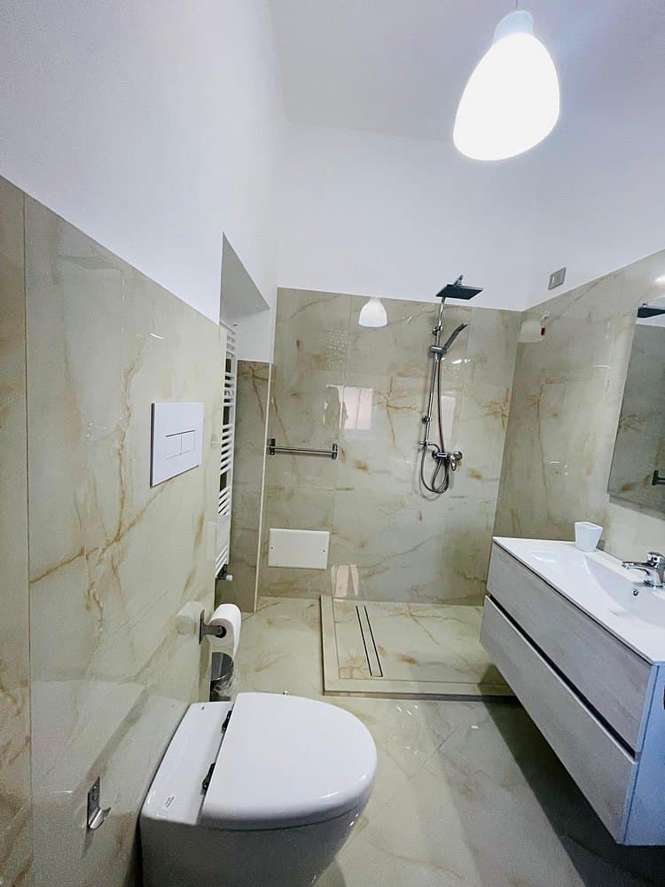 La doccia del bagno privato