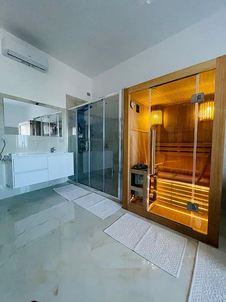 La sauna vista dal bagno