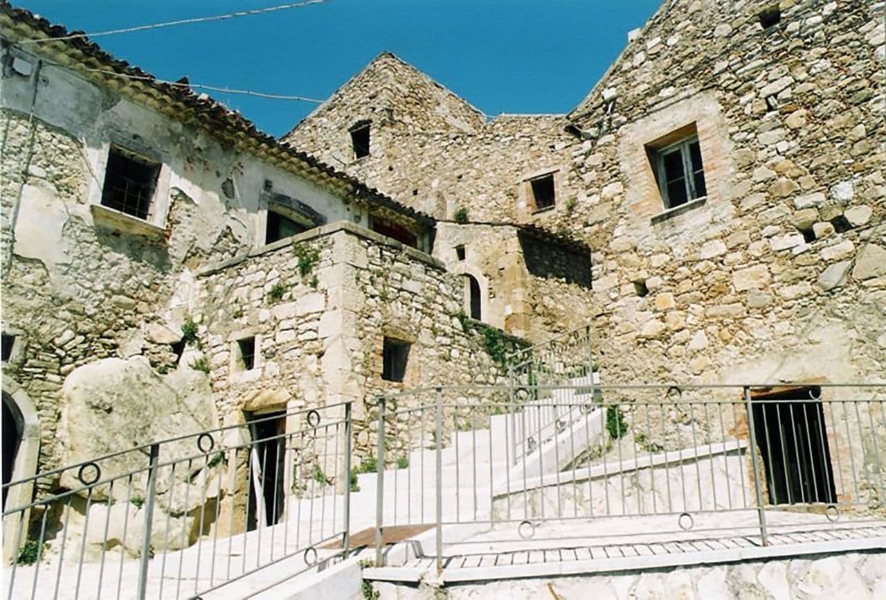Le case in pietra addossate una all altra