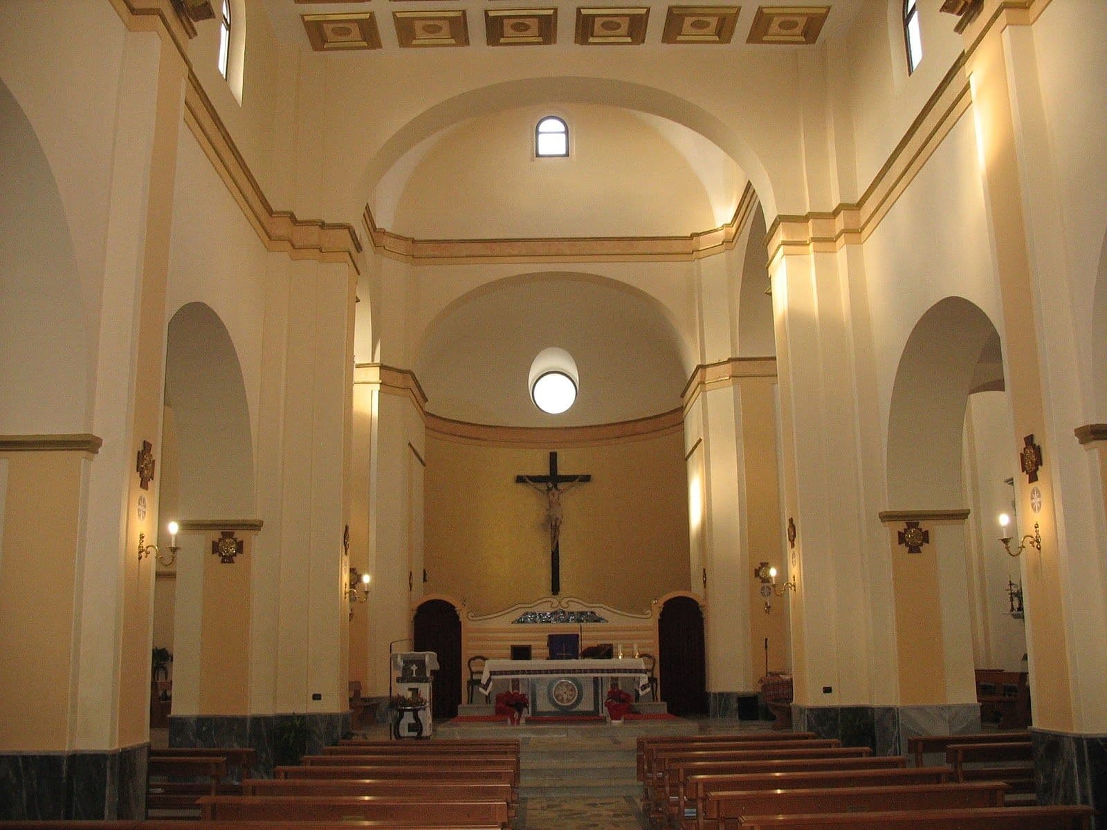 L interno della chiesa di Santa Maria Assunta