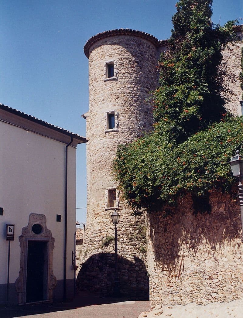 La torre vista dal paese